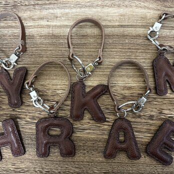 姫路レザーアルファベットぷっくりキーホルダー◆焦げ茶　E　チャーム　バックチャーム　イニシャルキーホルダー