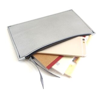 SALE開始～   A６対応・フラットマルチケース《ピッグスキン》シルバー・0247