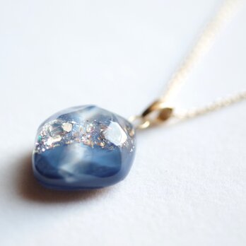 レジンアート　鉱物ペンダント〈胸の潮騒〉