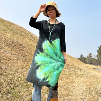 タイダイ 長袖ワンピース 黒 ブラックビューティ 碧翠色の幻想的なスノーフレイク HD25-15