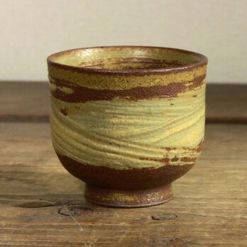 刷毛目文猪口（伊羅保）