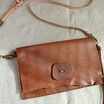 大きなボタン de ミニショルダー　ポシェット　ブラウン　オイルシュリンクレザー
