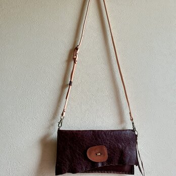 大きなボタン de スマホショルダー　ポシェット　チョコ　ピッグスキンレザー