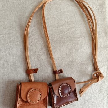 Medicine Case　ネックレス　キャメル　濃いブラウン　オイルヌメ（シュリンク）　オイルワックスレザー