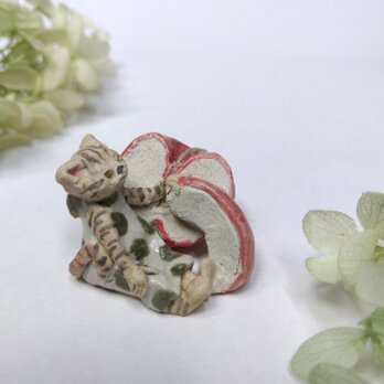 りんごとキジネコ【ちいさな世界】