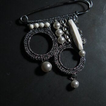 バランスminiブローチ(ブラックラメ）