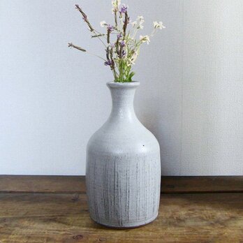 櫛目の花瓶（白釉）