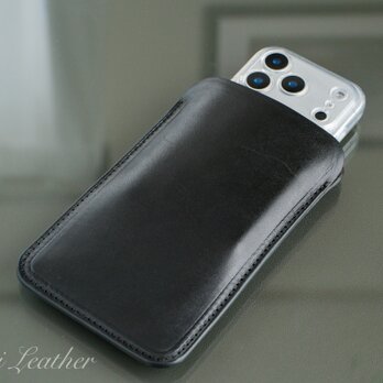 《RIVER》ハードレザー スリーブケース レギュラー（iPhone17 他）ブラック