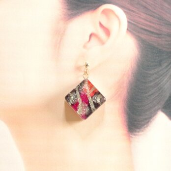 レジンアート　スクエアピアス〈夢幻の暗闇〉