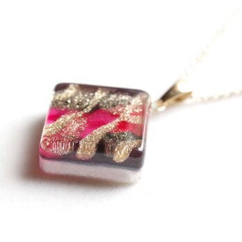 レジンアート　スクエアペンダント〈夢幻の暗闇〉