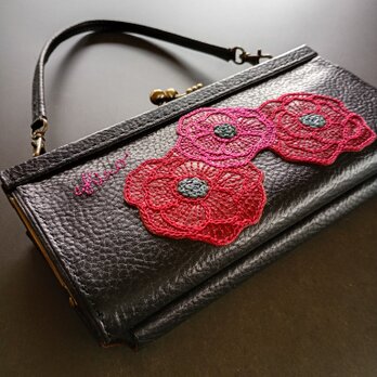 【受注制作】イタリアンレザーの手刺繍入りガマグチ長財布（浮足口金）