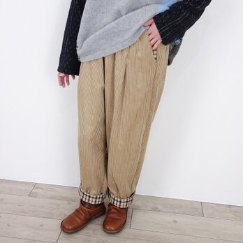 キャメルコーデュロイとクラシックチェックの裾タックふんわりパンツ