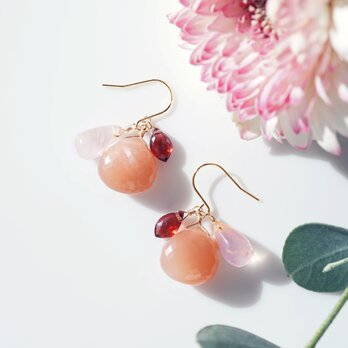 イヤリング可★ピーチムーンストーンとジュエルよる桃の花のピアス・サージカルステンレス　～桃の花