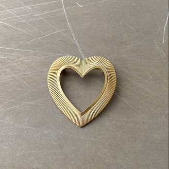 Vintage 50s-60s USA retro open heart gold tone brooch
