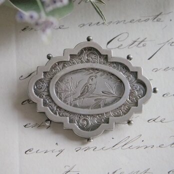 鳥と植物のアンティークブローチ