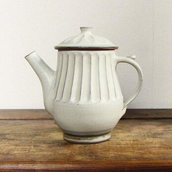 しのぎ手のティーポット（蘭越）