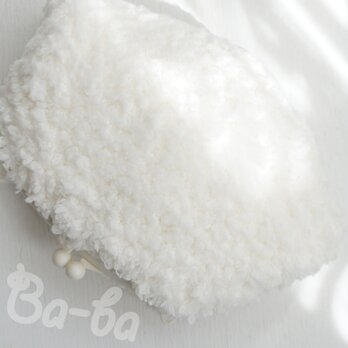 ばあば、モールヤーンのふわもこプチバッグ（しろもこ・C1791）