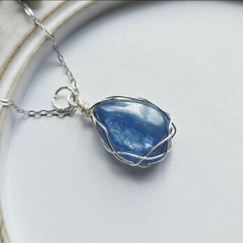 【受注制作】雫 カイヤナイト ワイヤーラッピング ペンダント トップ✩.*