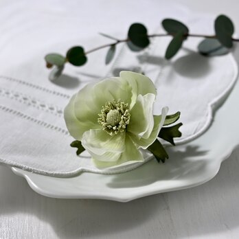 布花　イエローグリーンが上品なアネモネのコサージュ。　卒業式・入学式・フォーマルからカジュアルまで使えるコサージュ。