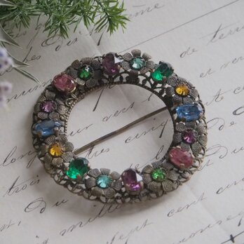 アンティークな雰囲気のチェコのガラスブローチ