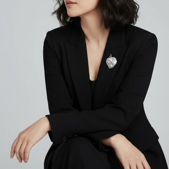 リーフモチーフ パール付き ブローチ 光沢シルバー【ebro26-2】