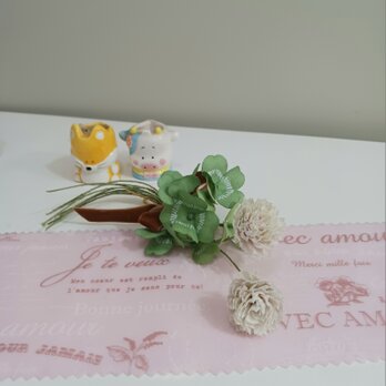 染め布花☆しろつめくさと四つ葉のクローバーの花束・花飾り