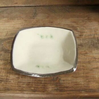 三点文二彩豆角皿