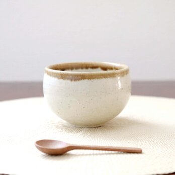白御影土と艶消し釉のお湯のみ 縁飴