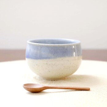 白御影土とシーブルーの小ぶりなお湯のみ
