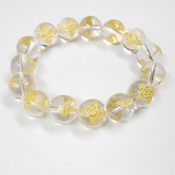 薔薇と蝶が彫られた本水晶のブレスレット（内周：14.5cm、天然石、4月の誕生石、クォーツ、ローズ）