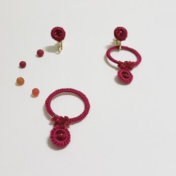 【付け外せるイヤリングo-raka】ﾌﾗﾝｽ刺繍糸 2way 金属ｱﾚﾙｷﾞｰ対応 赤い実ｼﾞｬﾑ