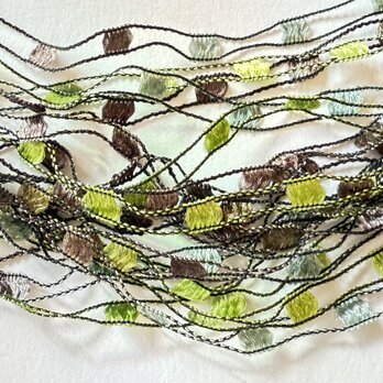 【金属不使用　ピスタチオ・チョコレートブラウン・アクア系　糸のネックレス　】アルゼンチン