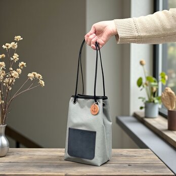 nico：グレー×ブラック（撥水加工ナイロン素材×イタリアンレザー巾着バッグ）受注製作