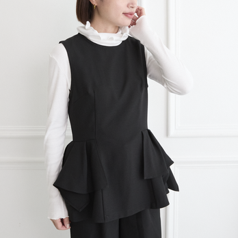 普段着〜フォーマルにも1年中着まわせる タックフレアラッフル ノースリーブトップス / 3サイズ　ブラック　0750BK