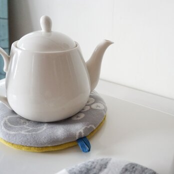 まん丸鍋敷き＆鍋つかみ（木の実柄）