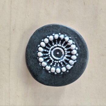 ヴィヴィッドなブローチ・紺色　