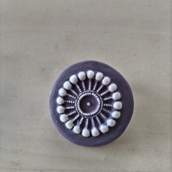 ヴィヴィッドなブローチ・紫（L）