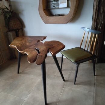 欅のライブエッジテーブル　〜欅・一枚板テーブル・サイドテーブル