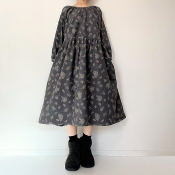クラシカルな小鳥と草花柄＊あったかコーデュロイ＊大人のナチュラル長袖ワンピース＊ポケット付＊綿100％＊チャコールグレー