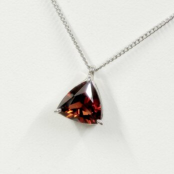 2.35ctガーネットとSV925のトップ（トップのみの販売です、天然石、柘榴石、誕生石、ロジウム、トリリアントカット）