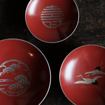 お正月やおめでたい日に◆赤で素敵。時代物漆芸蒔絵三つ重ね盃　漆器　骨董/antique 昭和初期