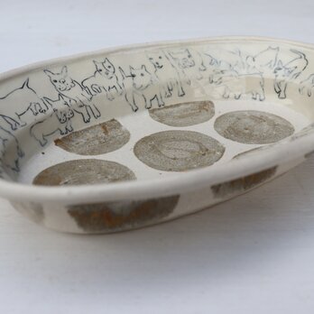 楕円浅鉢　犬がギュウギュウ