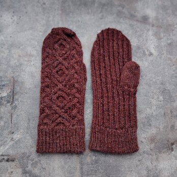 Hand-knit mittens / xoxo