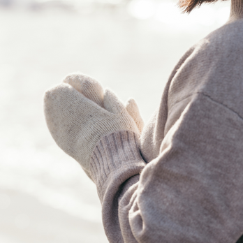 オーガニックウールで編んだシンプルなミトン