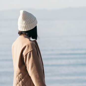 オーガニックウールで編んだシンプルなニット帽