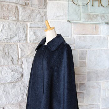 【エレガント ストール ケープ】　艶感がありうねりがあるような毛並みのグレーブラック　ウール・アンゴラ生地