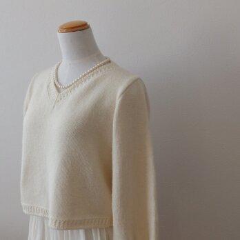 　カシミヤ95・Ｖネックの白いプルオーバー
