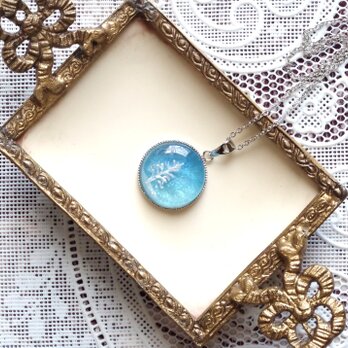 レジンアート　ラウンドペンダント〈蒼穹の果て〉