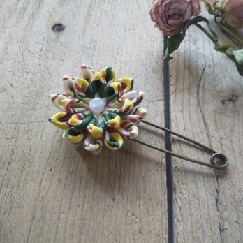 つまみ細工のお花のストールピン