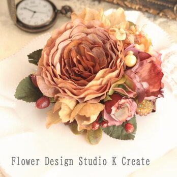 シャビーなラナンキュラスのコサージュ　コサージュ　入学式　卒業式　セレモニー　フォーマル　シャビー　オレンジ　ベージュ　